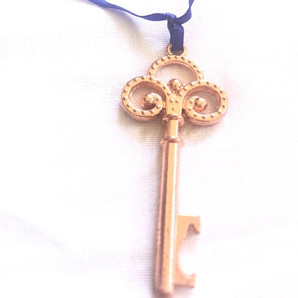 FUN -n- BUNDLE ✨7 items - Picture 8 of 12